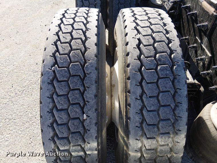 image for item DU3671 2017 Peterbilt  567 semi truck