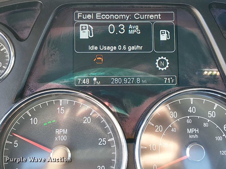 image for item DU3671 2017 Peterbilt  567 semi truck