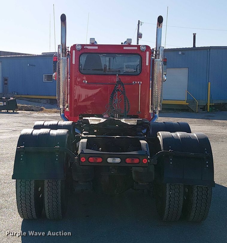 image for item DU3672 2023 Peterbilt 389 semi truck