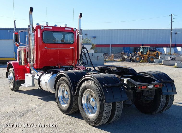 image for item DU3672 2023 Peterbilt 389 semi truck
