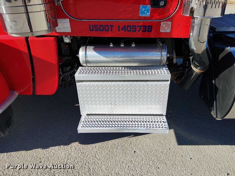 image for item DU3672 2023 Peterbilt 389 semi truck