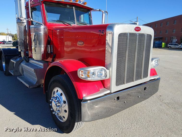 image for item DU3672 2023 Peterbilt 389 semi truck