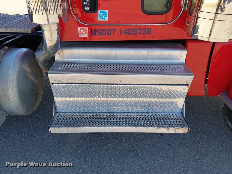 image for item DU3672 2023 Peterbilt 389 semi truck