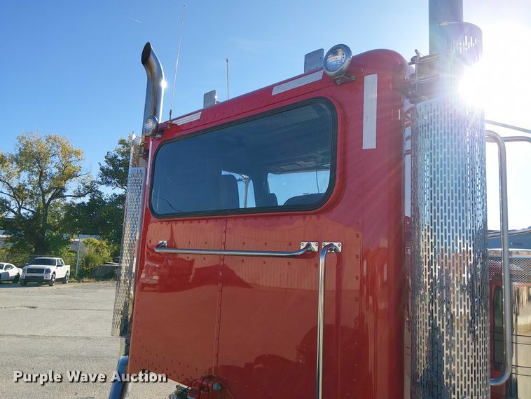 image for item DU3672 2023 Peterbilt 389 semi truck