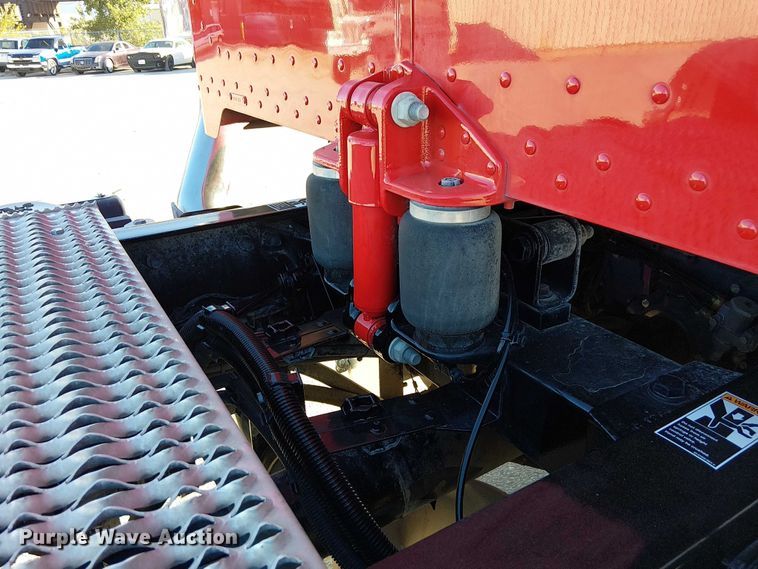 image for item DU3672 2023 Peterbilt 389 semi truck