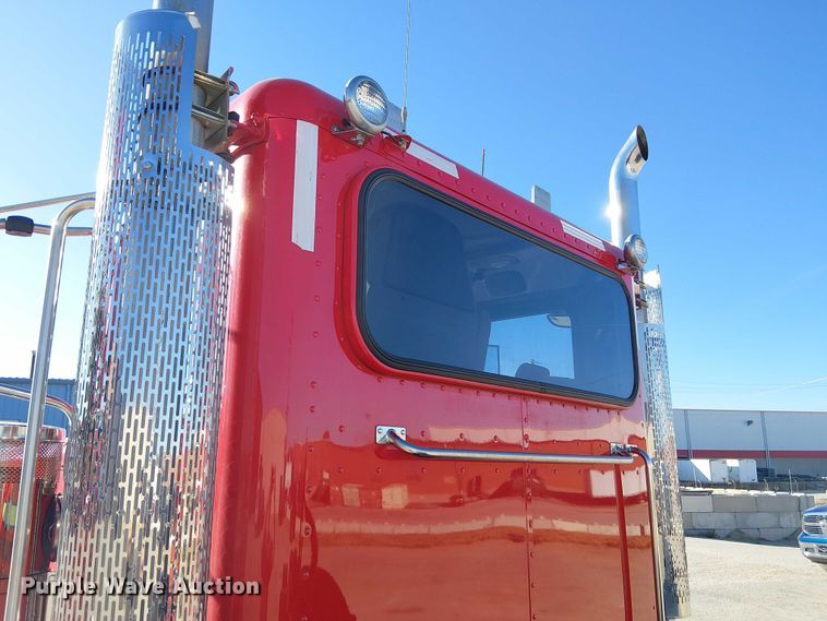 image for item DU3672 2023 Peterbilt 389 semi truck