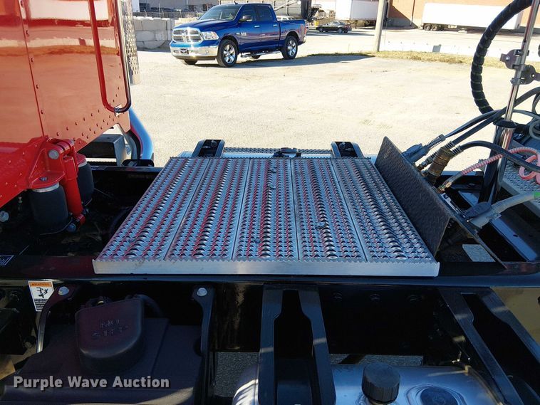 image for item DU3672 2023 Peterbilt 389 semi truck