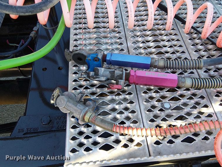 image for item DU3672 2023 Peterbilt 389 semi truck