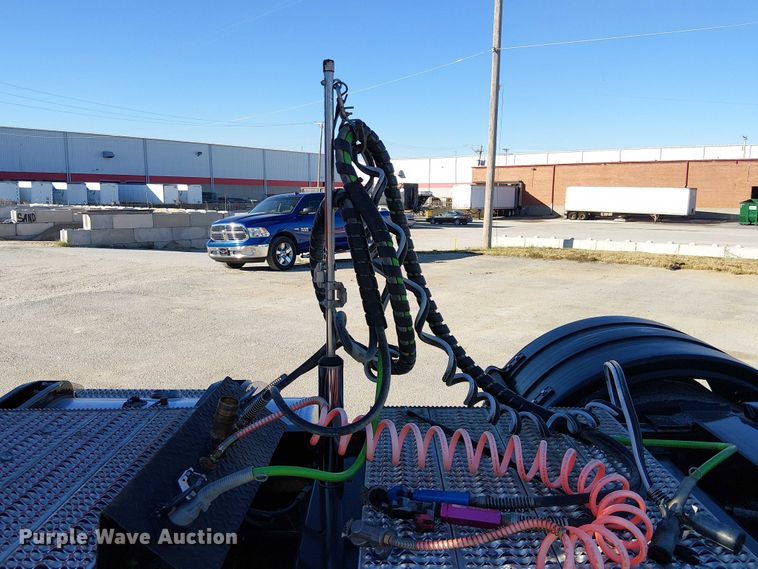 image for item DU3672 2023 Peterbilt 389 semi truck