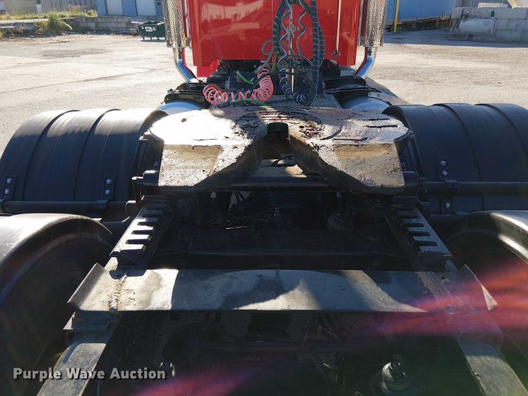 image for item DU3672 2023 Peterbilt 389 semi truck