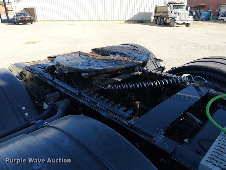 image for item DU3672 2023 Peterbilt 389 semi truck