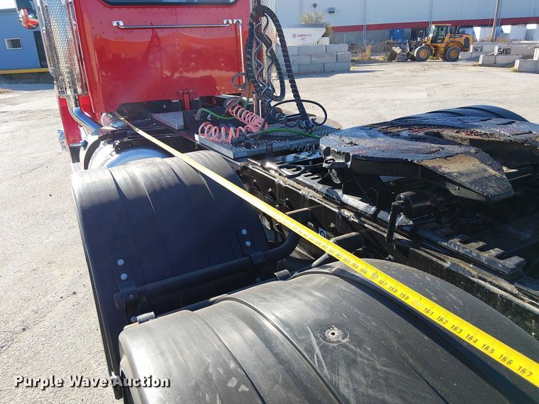 image for item DU3672 2023 Peterbilt 389 semi truck