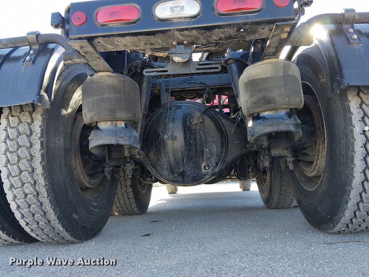 image for item DU3672 2023 Peterbilt 389 semi truck