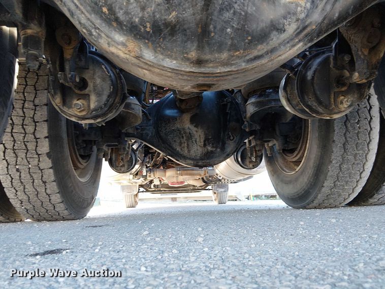 image for item DU3672 2023 Peterbilt 389 semi truck