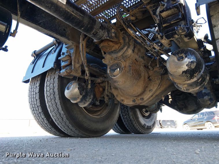 image for item DU3672 2023 Peterbilt 389 semi truck