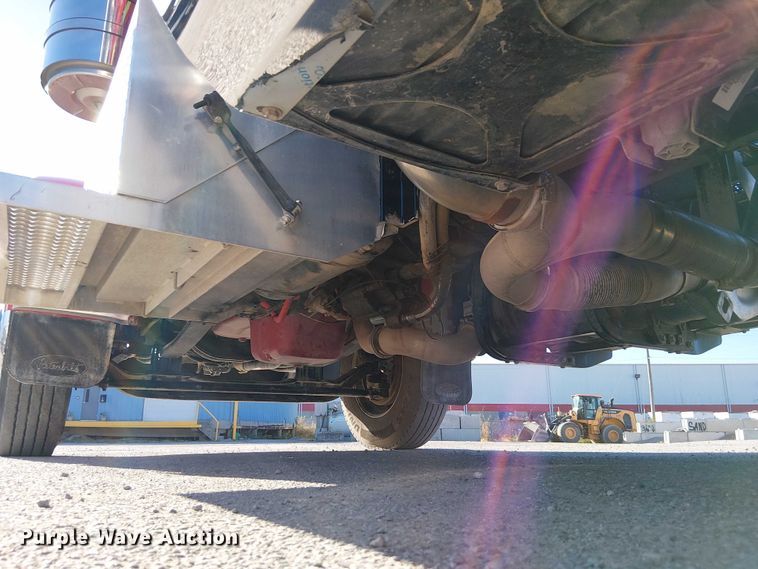 image for item DU3672 2023 Peterbilt 389 semi truck