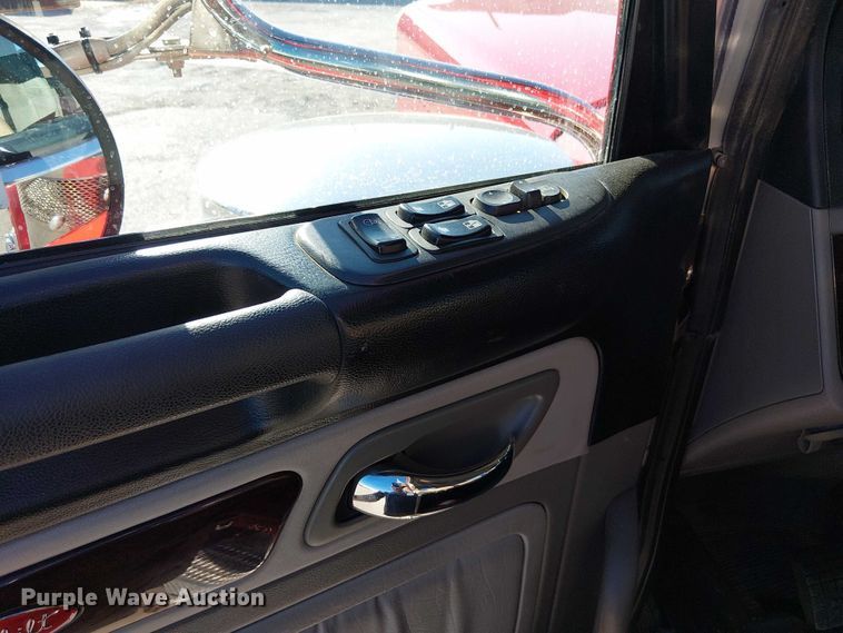 image for item DU3672 2023 Peterbilt 389 semi truck