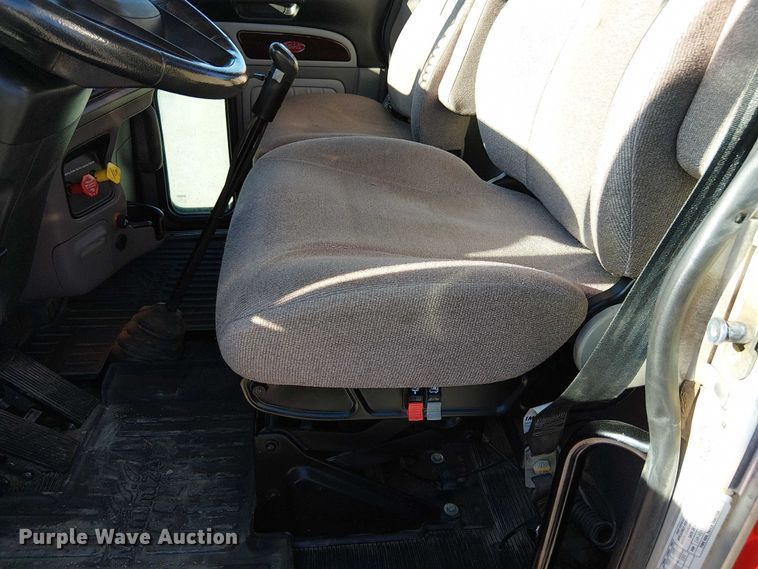 image for item DU3672 2023 Peterbilt 389 semi truck