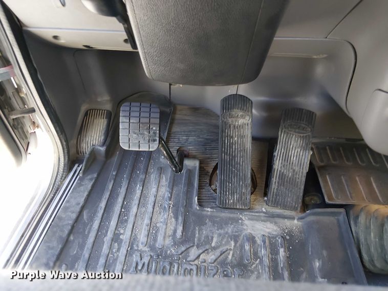 image for item DU3672 2023 Peterbilt 389 semi truck