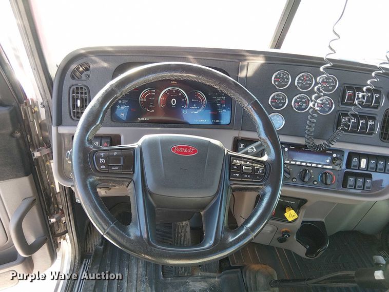 image for item DU3672 2023 Peterbilt 389 semi truck