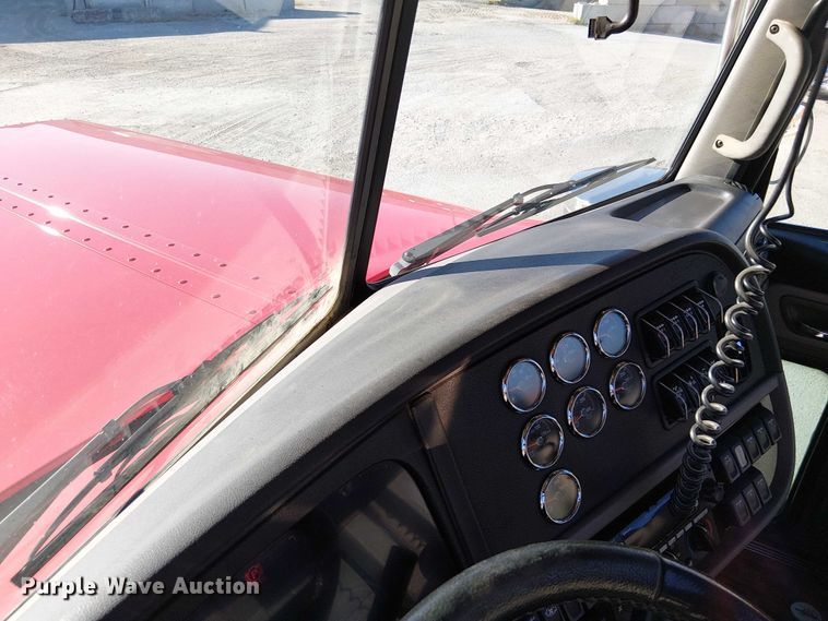 image for item DU3672 2023 Peterbilt 389 semi truck