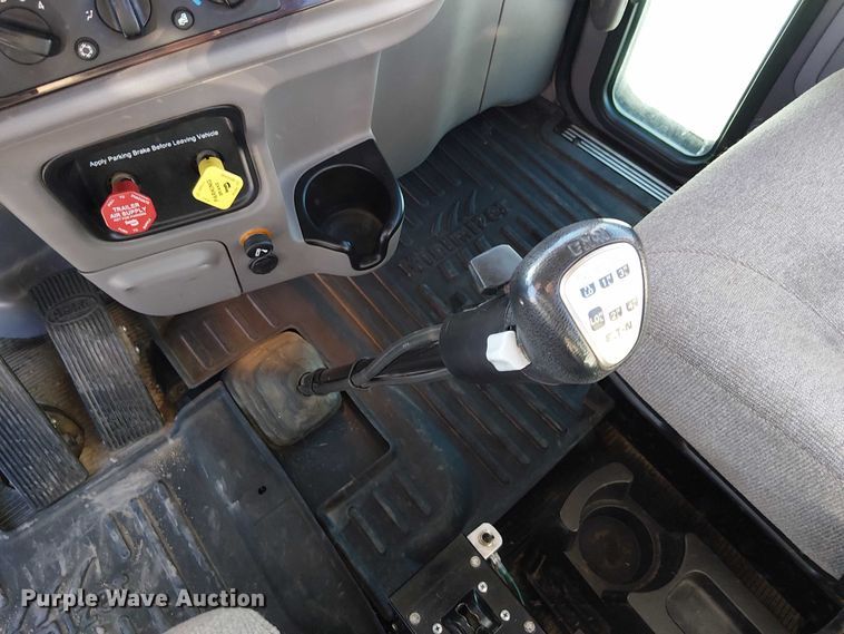 image for item DU3672 2023 Peterbilt 389 semi truck