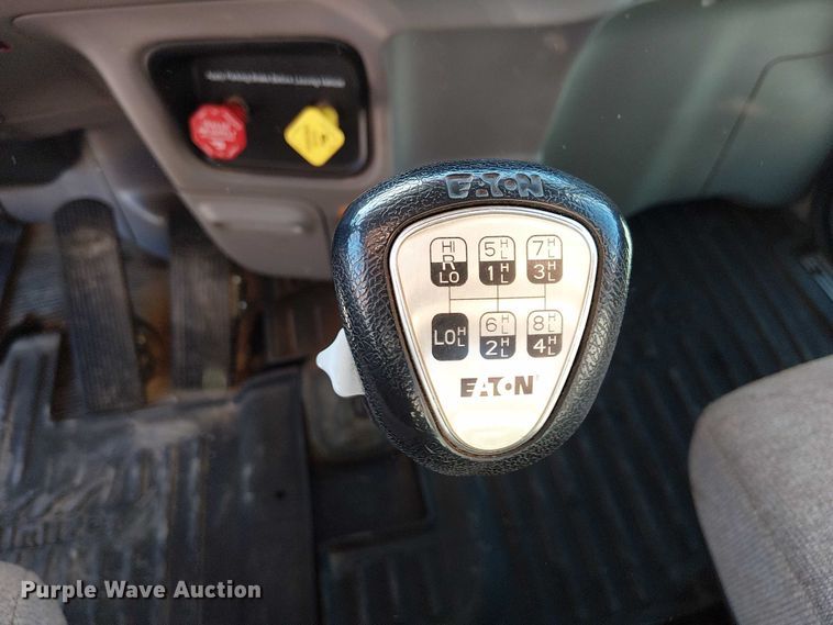 image for item DU3672 2023 Peterbilt 389 semi truck