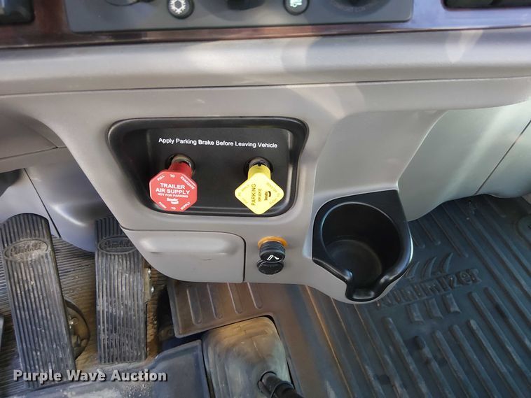 image for item DU3672 2023 Peterbilt 389 semi truck