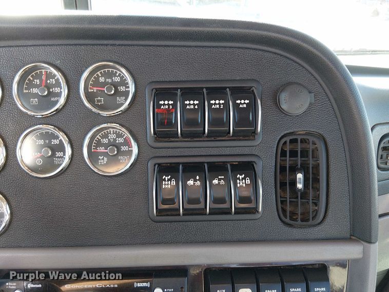 image for item DU3672 2023 Peterbilt 389 semi truck