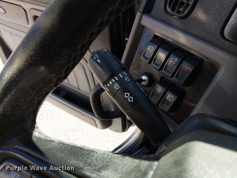 image for item DU3672 2023 Peterbilt 389 semi truck