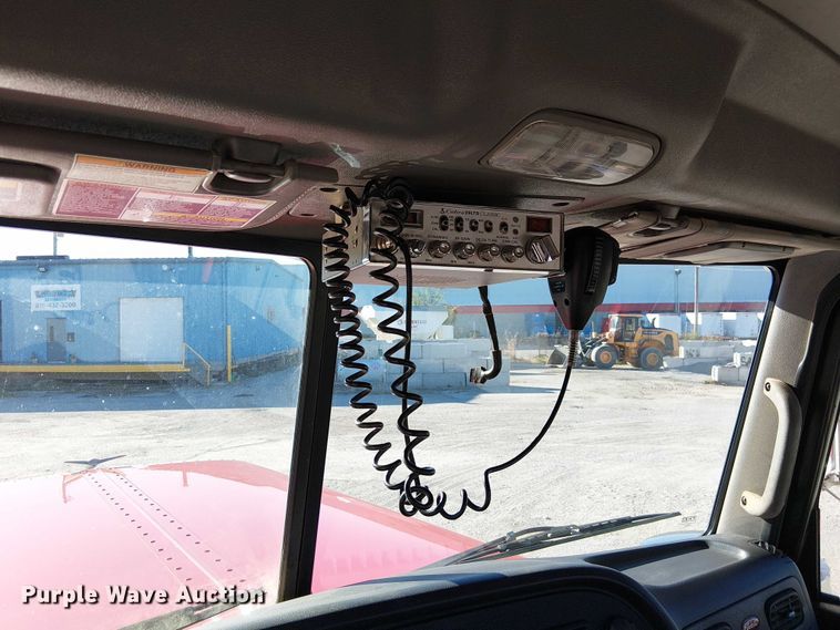 image for item DU3672 2023 Peterbilt 389 semi truck