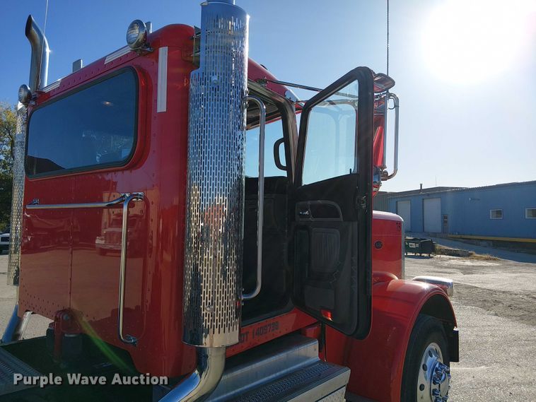 image for item DU3672 2023 Peterbilt 389 semi truck