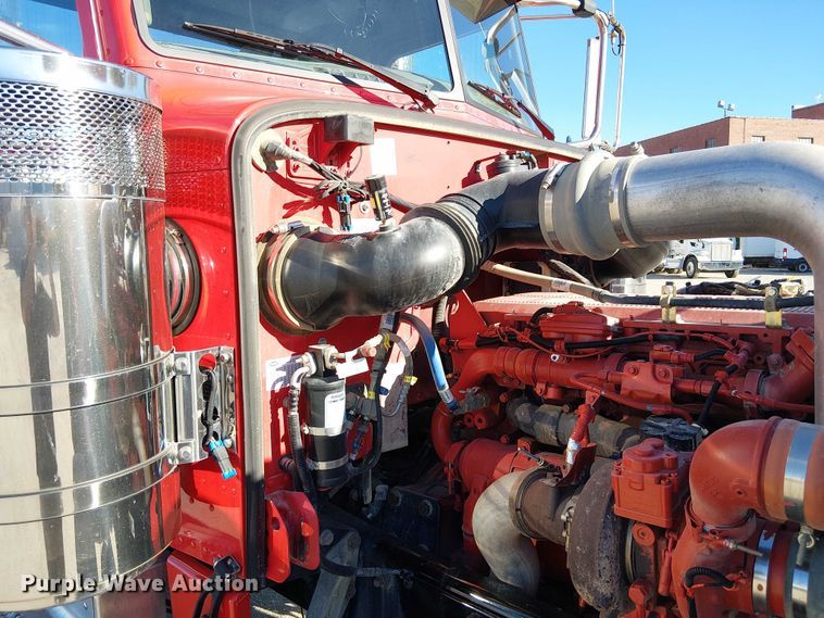 image for item DU3672 2023 Peterbilt 389 semi truck