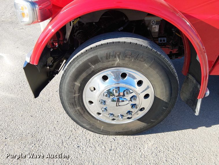 image for item DU3672 2023 Peterbilt 389 semi truck