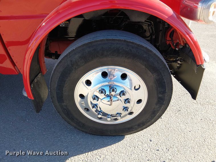 image for item DU3672 2023 Peterbilt 389 semi truck