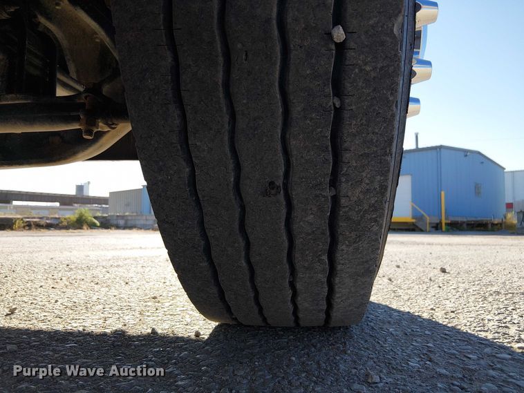 image for item DU3672 2023 Peterbilt 389 semi truck