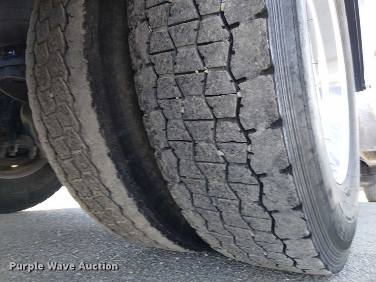 image for item DU3672 2023 Peterbilt 389 semi truck