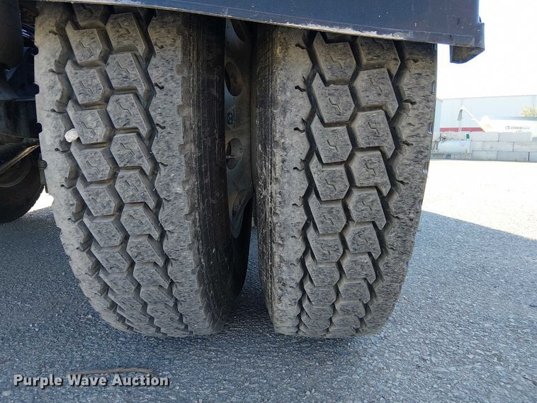 image for item DU3672 2023 Peterbilt 389 semi truck