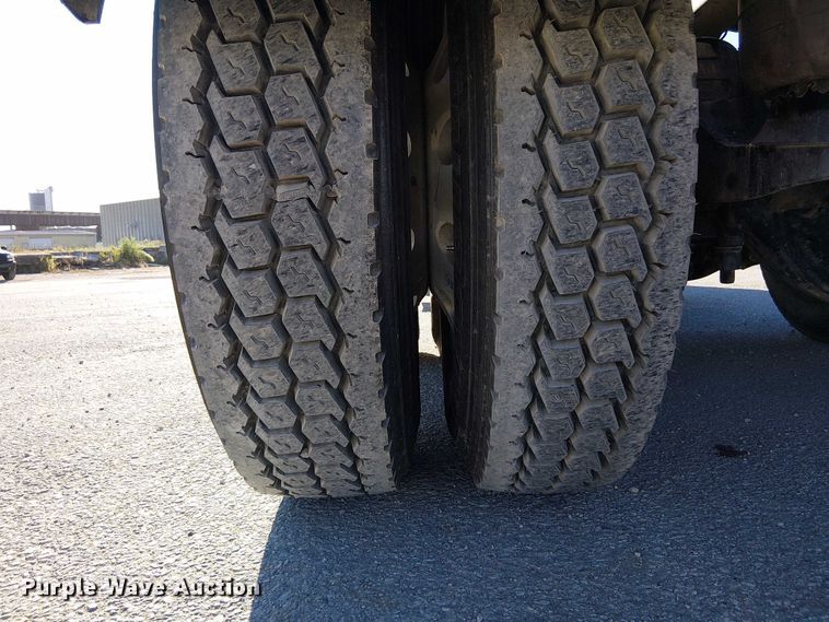 image for item DU3672 2023 Peterbilt 389 semi truck