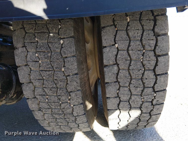 image for item DU3672 2023 Peterbilt 389 semi truck