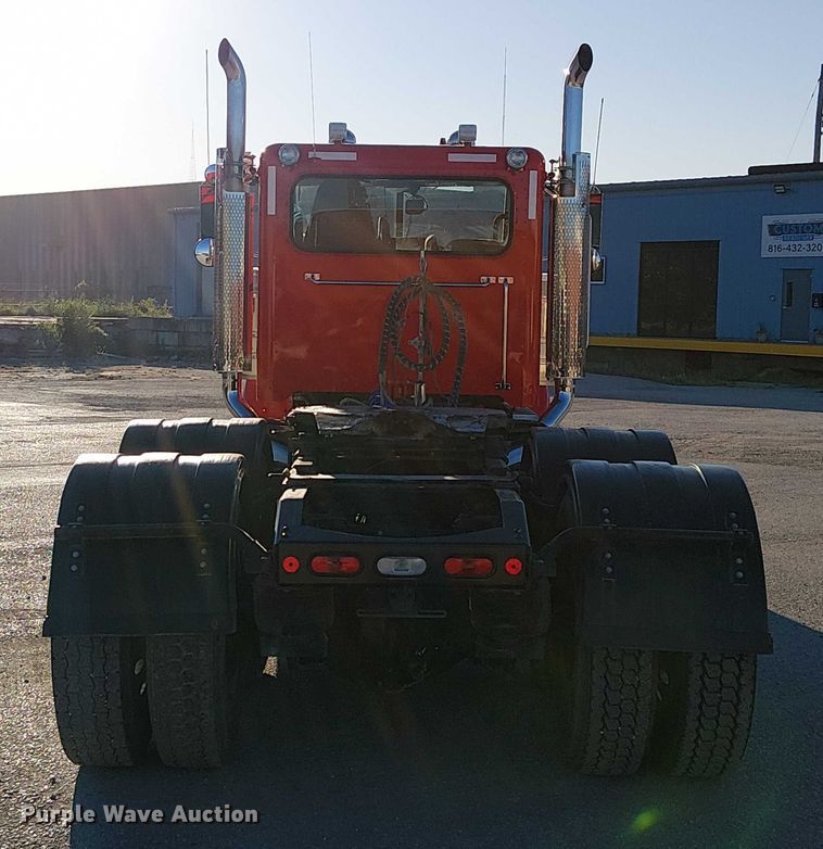 image for item DU3673 2023 Peterbilt 389 semi truck