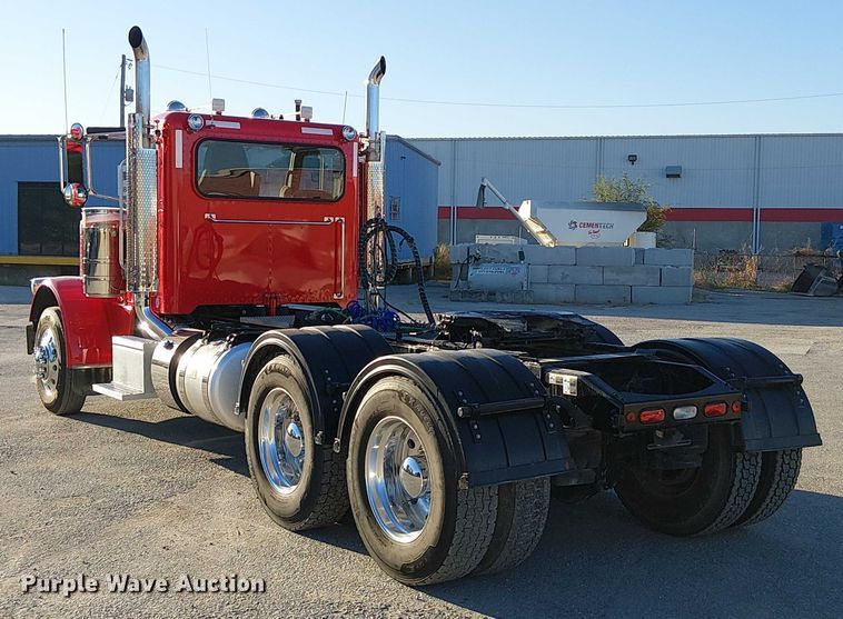 image for item DU3673 2023 Peterbilt 389 semi truck