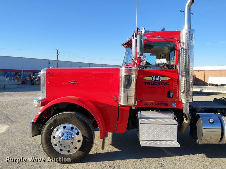 image for item DU3673 2023 Peterbilt 389 semi truck