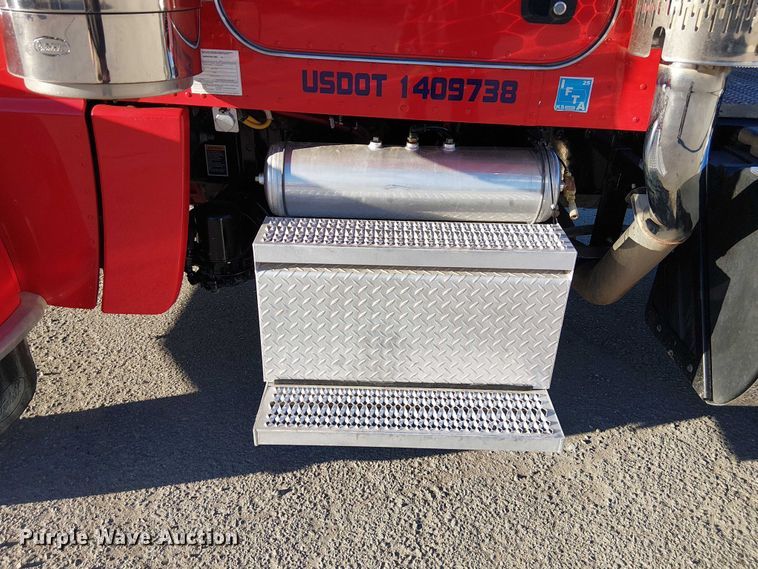 image for item DU3673 2023 Peterbilt 389 semi truck