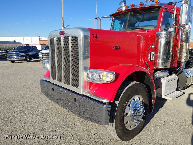image for item DU3673 2023 Peterbilt 389 semi truck