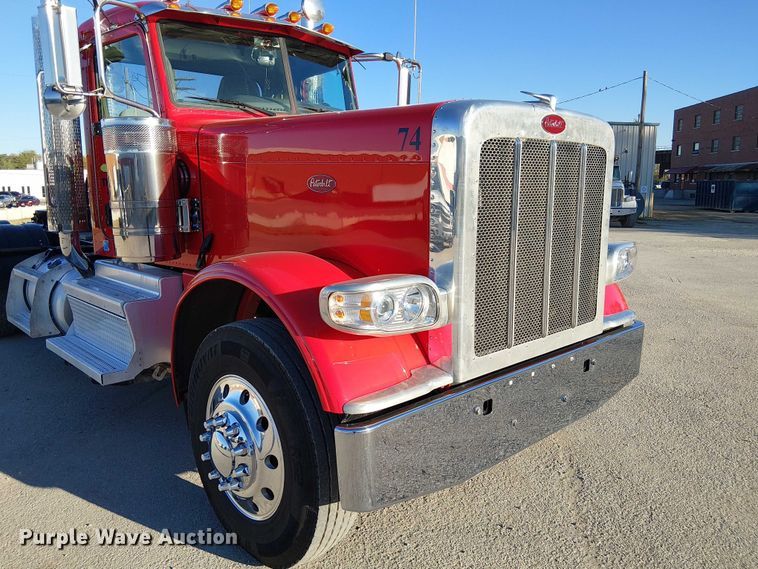 image for item DU3673 2023 Peterbilt 389 semi truck