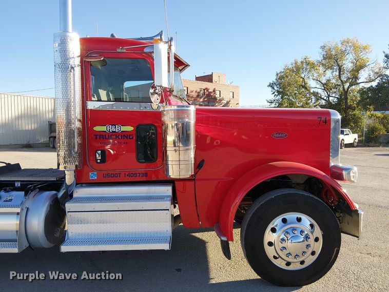 image for item DU3673 2023 Peterbilt 389 semi truck