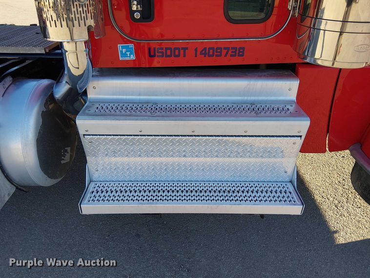 image for item DU3673 2023 Peterbilt 389 semi truck