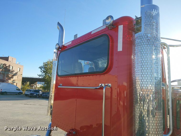 image for item DU3673 2023 Peterbilt 389 semi truck