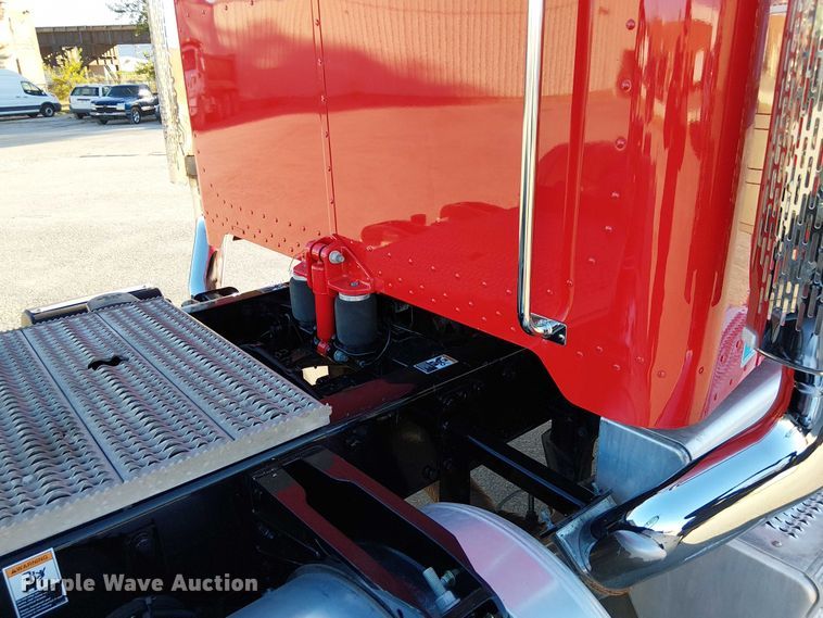 image for item DU3673 2023 Peterbilt 389 semi truck